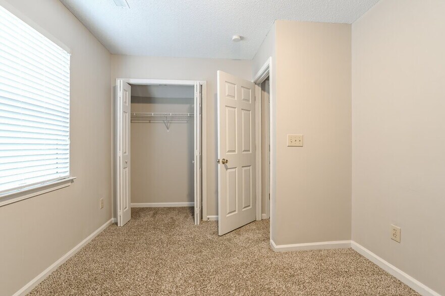 Building Photo - 3416 Mayhurst Dr