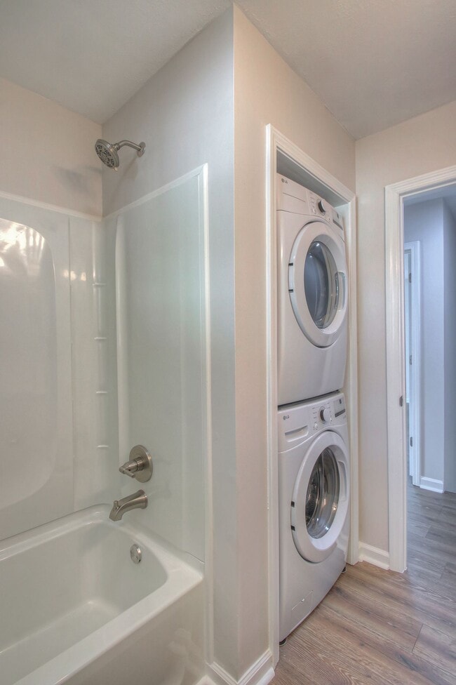 Building Photo - Great Remodeled 2BR Condo