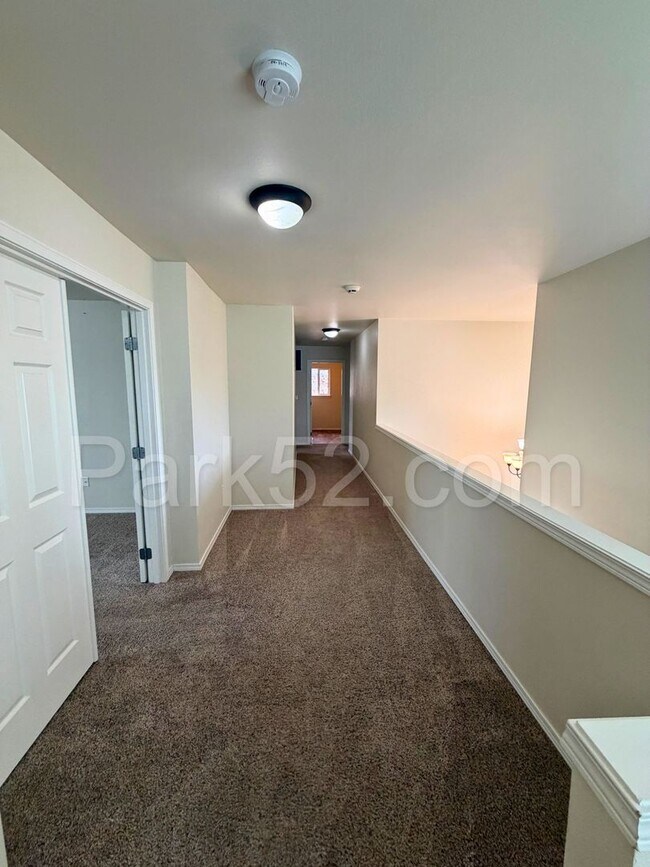 Building Photo - Puyallup 4 Bedroom 2.5 Bath Single Family Home