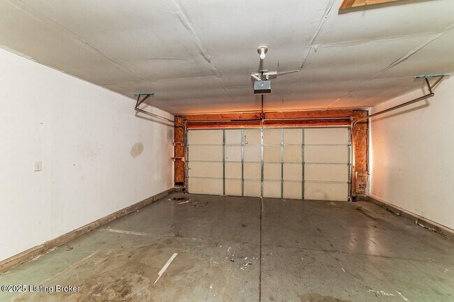 Building Photo - 9625 Combs Ln