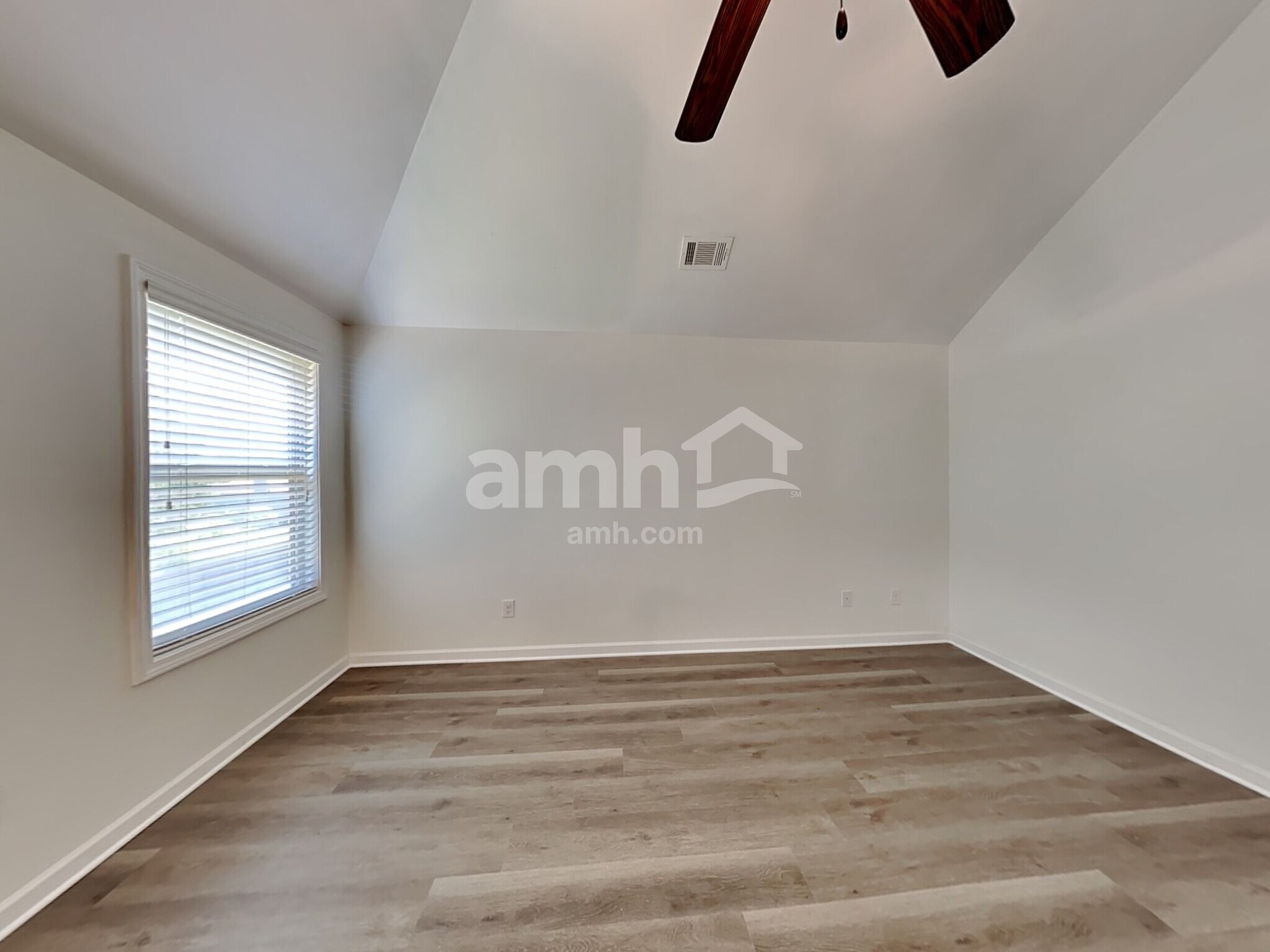 Building Photo - 1078 Hartwell Rd