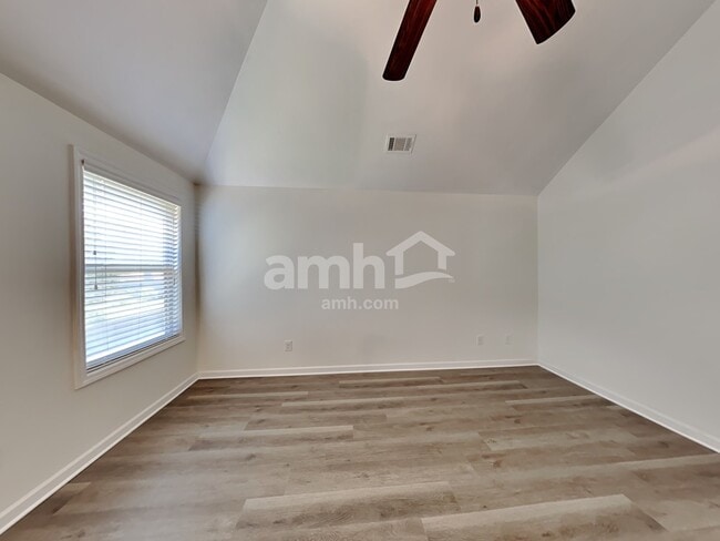 Building Photo - 1078 Hartwell Rd
