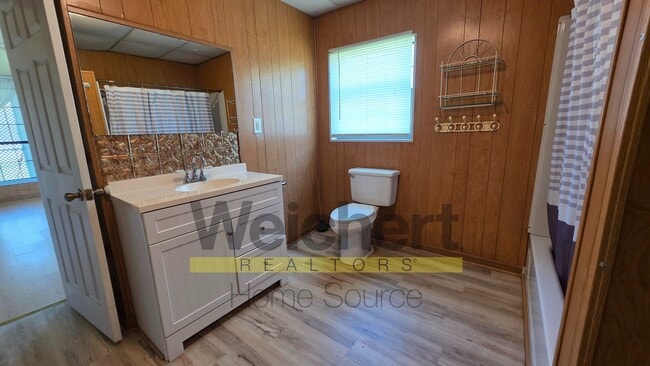 Building Photo - 2 bedroom, 1.5 bath home in country