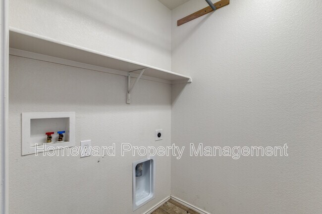 Building Photo - 325 Chalkstone Dr
