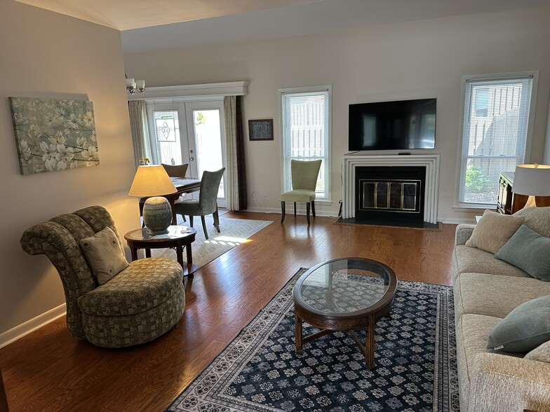 Building Photo - 616 Barlin Dr