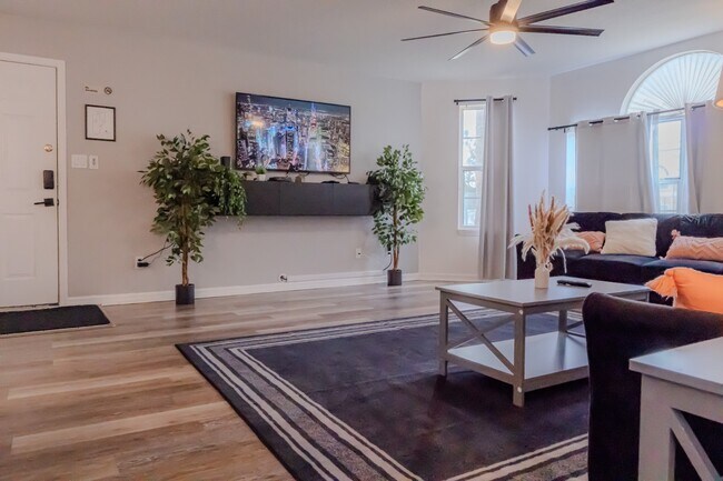 Building Photo - Charming 3BR Fully Furnished Apartment in ...