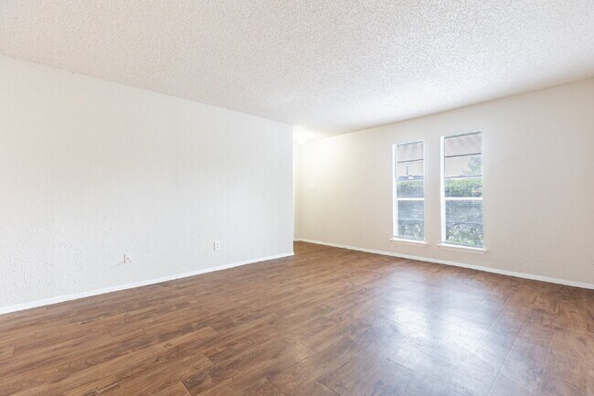 Building Photo - 323 W William Cannon Dr