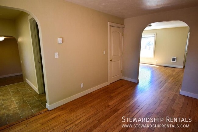 Building Photo - 2273 Hilyard St