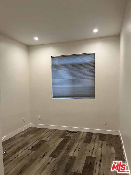 Building Photo - 3955 1/2 S Budlong Ave