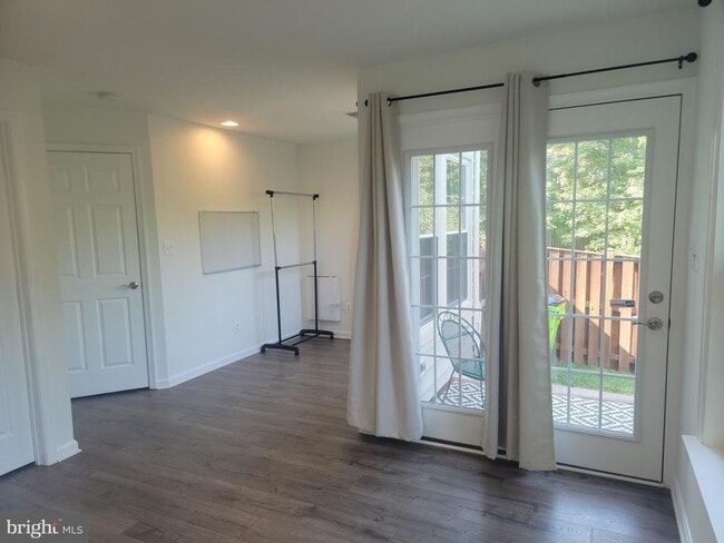 Building Photo - 9620 Potters Hill Cir