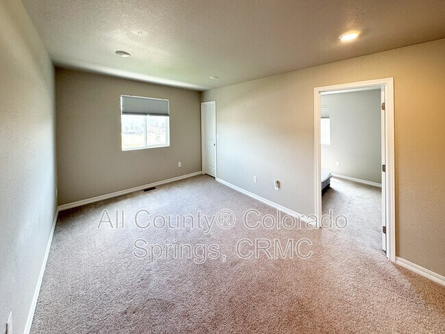 Building Photo - 5975 Mumford Dr.