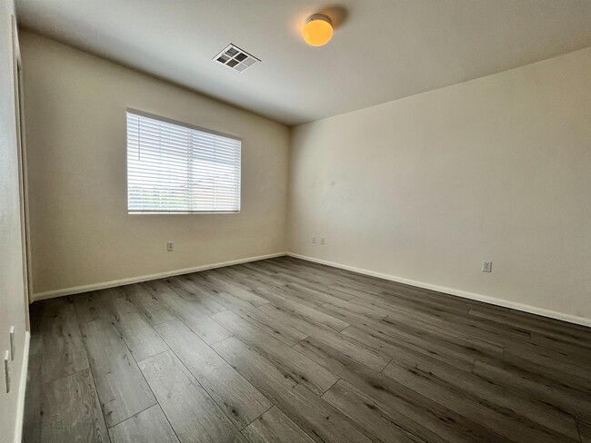 Building Photo - 653 Orbiter Ln