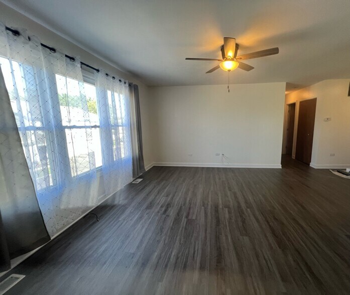 Front Room - 1115 Hampton Hbr