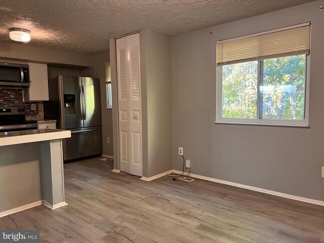 Building Photo - 8104 Willowdale Ct