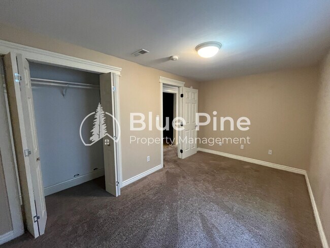 Building Photo - 2006 Eagle Pointe Dr