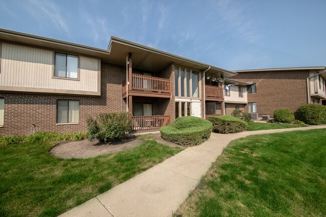Building Photo - 800 Brook Dr