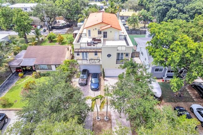 Building Photo - 416 SW 11th St