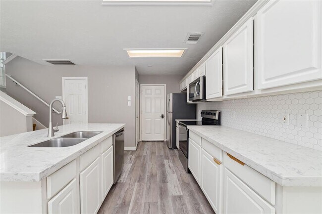 Building Photo - 202 S Walden Elms Cir