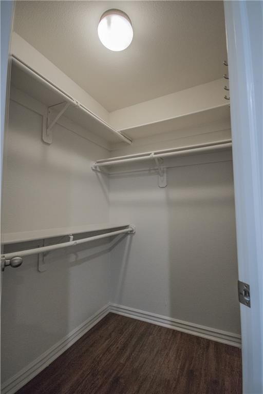 Building Photo - 912 Oakwood Ln