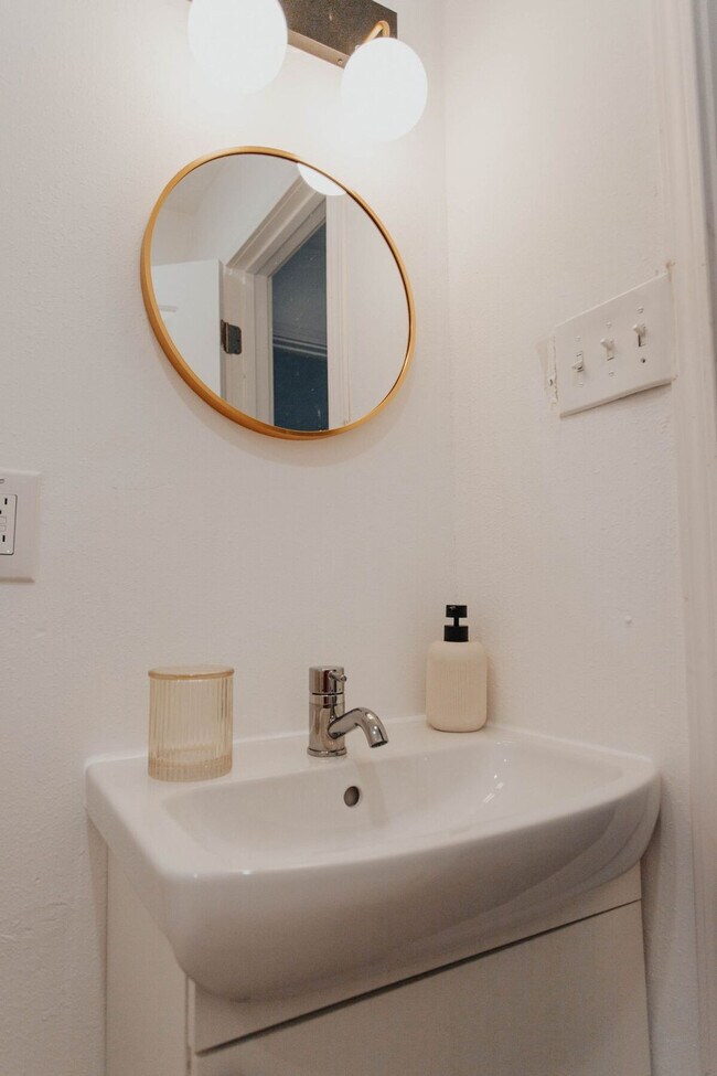 Building Photo - 3729-3727 N 24th St