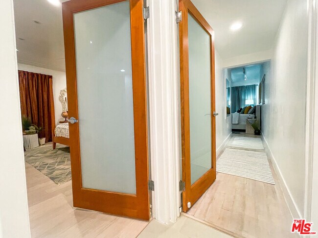 Building Photo - 3215 Ocean Front Walk