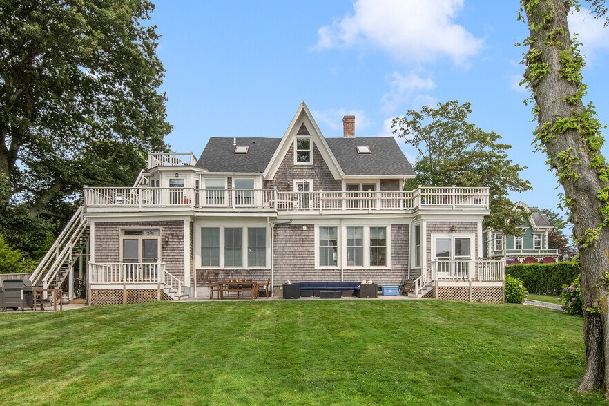 Building Photo - 58 Washington St