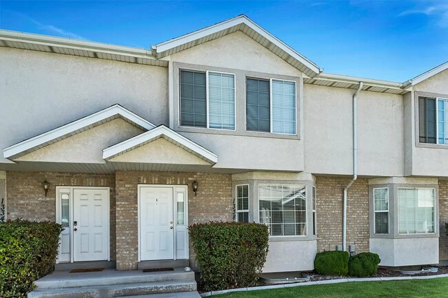 Building Photo - Available Now!   4 bedrooms, 3 1/2 baths PLUS Large Bonus Room