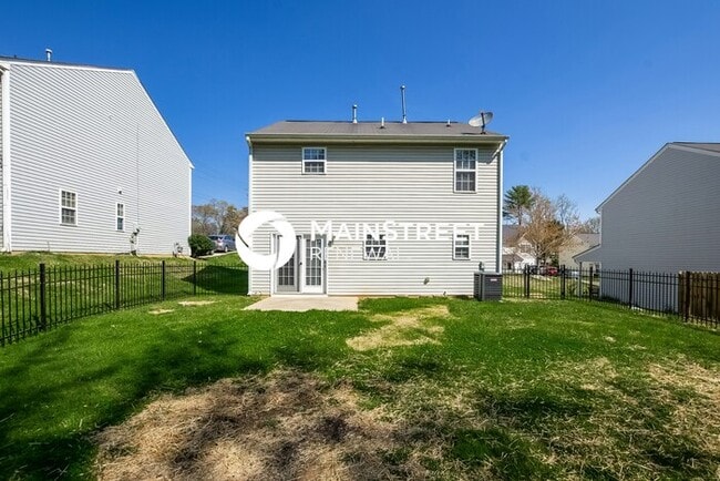 Building Photo - 3 Bedroom Pet-Friendly Home in Charlotte, NC with Main Street Renewal