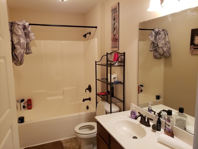 Building Photo - Unfurnished 3 Bedroom 2.5 bath home in The Landing at Mill Creek