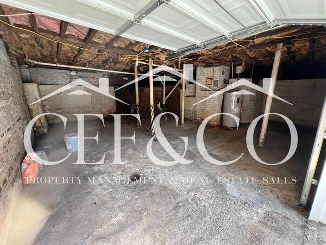 Building Photo - Spacious 3 bedroom home now available in Spartanburg!