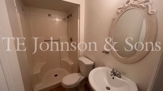 Building Photo - Deerfield Townhome Community 3 bed 3 baths