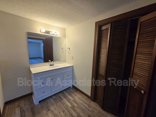 Building Photo - 1194 Ingram Dr