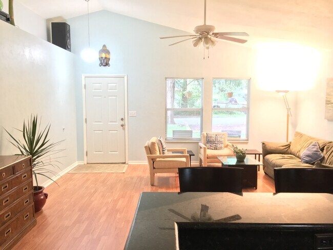 Great room - 875 NW 11th Ave