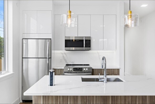 Building Photo - 148-150 70th St