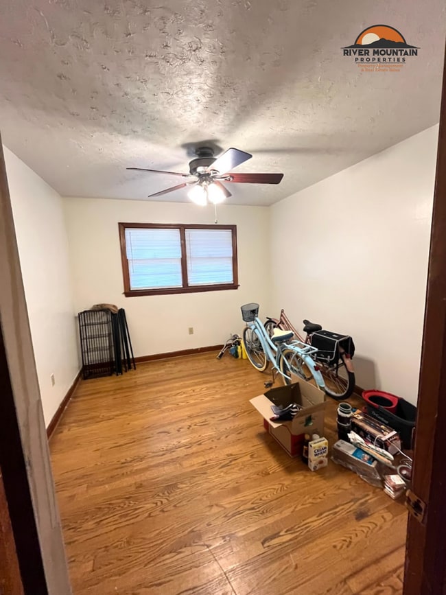 Building Photo - 3 Bedroom Home with Carport in Blacksburg