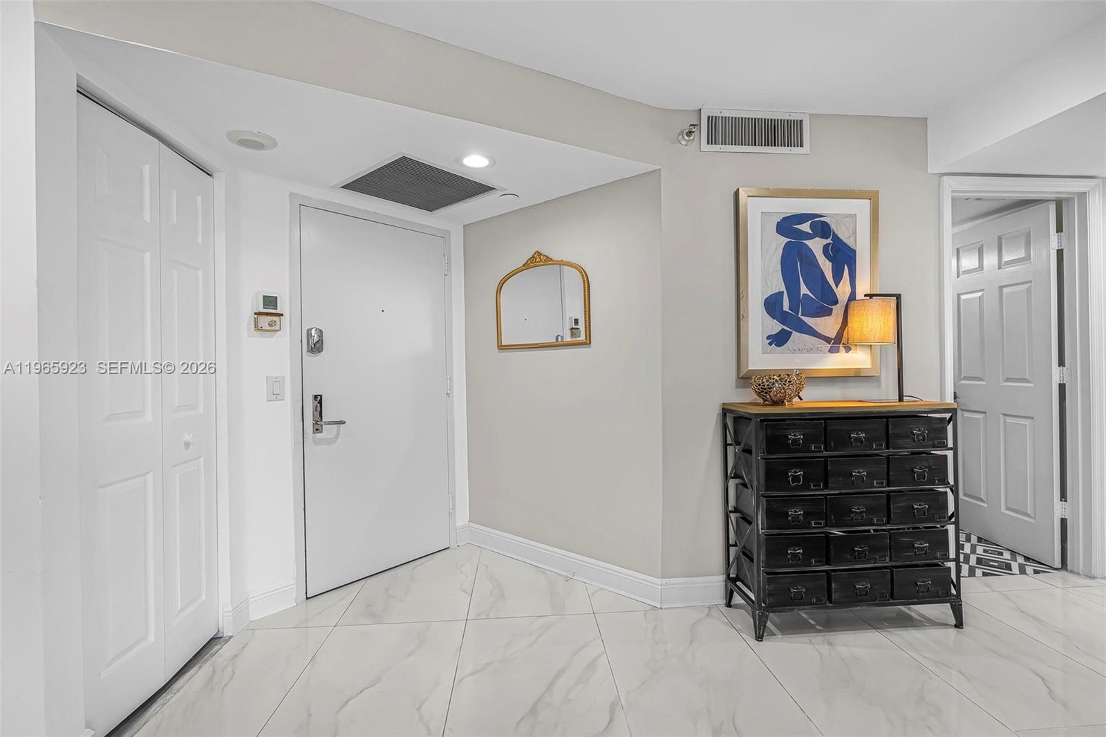 Building Photo - 3500 Mystic Pointe Dr