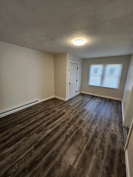 Building Photo - 420 W Hickory St