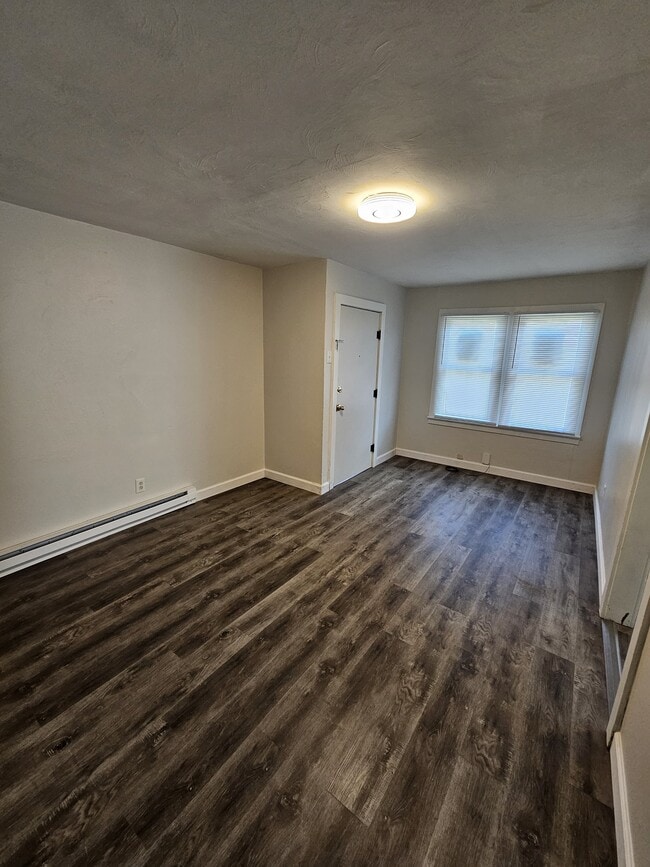 Building Photo - 420 W Hickory St