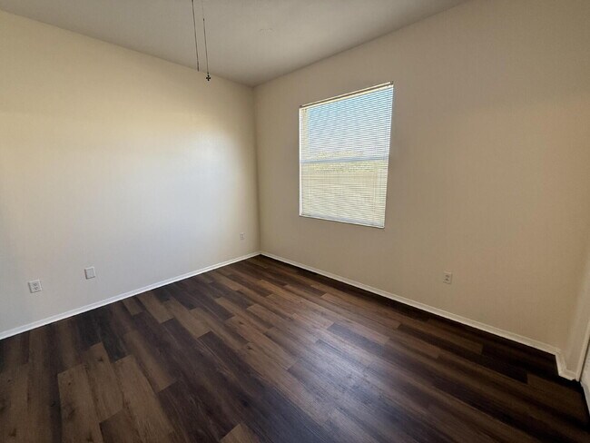 Building Photo - Beautifully remodeled 6 bedroom - 3 bath home in Summerfield Village