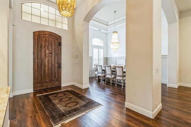 Building Photo - Luxurious Furnished Spanish-Style Home wit...