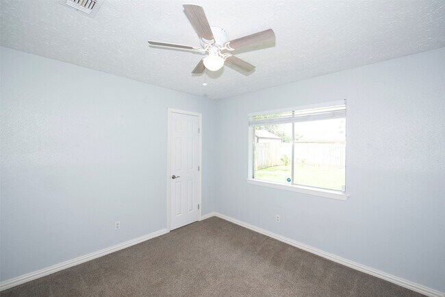 Building Photo - 2914 Tarpon Dr
