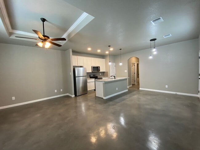 Building Photo - Beautiful Duplex in Seguin!