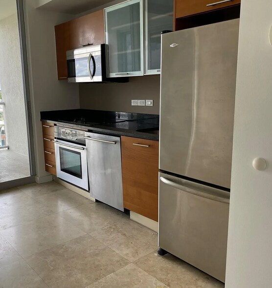 Building Photo - 3451 NE 1st Ave