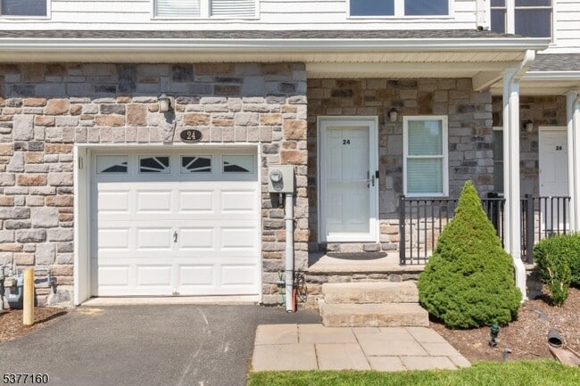 Building Photo - 24 DeCroce Ct