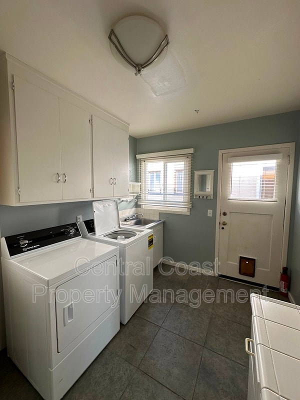 Building Photo - 254 Larkin St