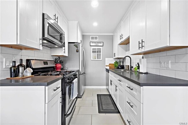 Building Photo - 23078 Vía Cereza