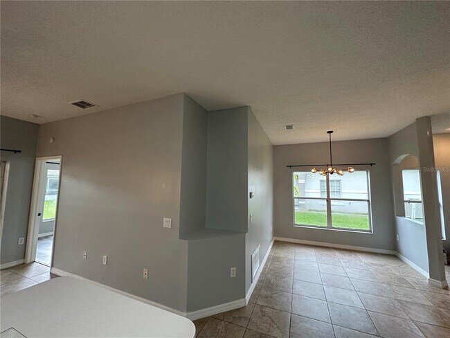 Building Photo - 14572 Laguna Beach Cir