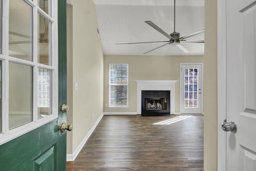 Building Photo - 40 Elisabeth Way