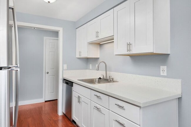 Building Photo - Cozy up in front of a fireplace in this beautiful 2bedroom!!!