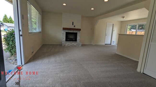 Building Photo - 910 Gregory Way SE
